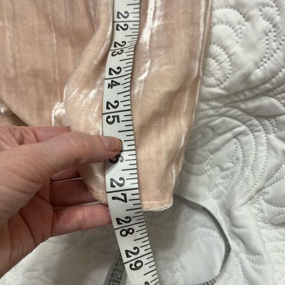 Splendid Ryan Velvet Button-Down Large
Champagne pink - Picture 10 of 11